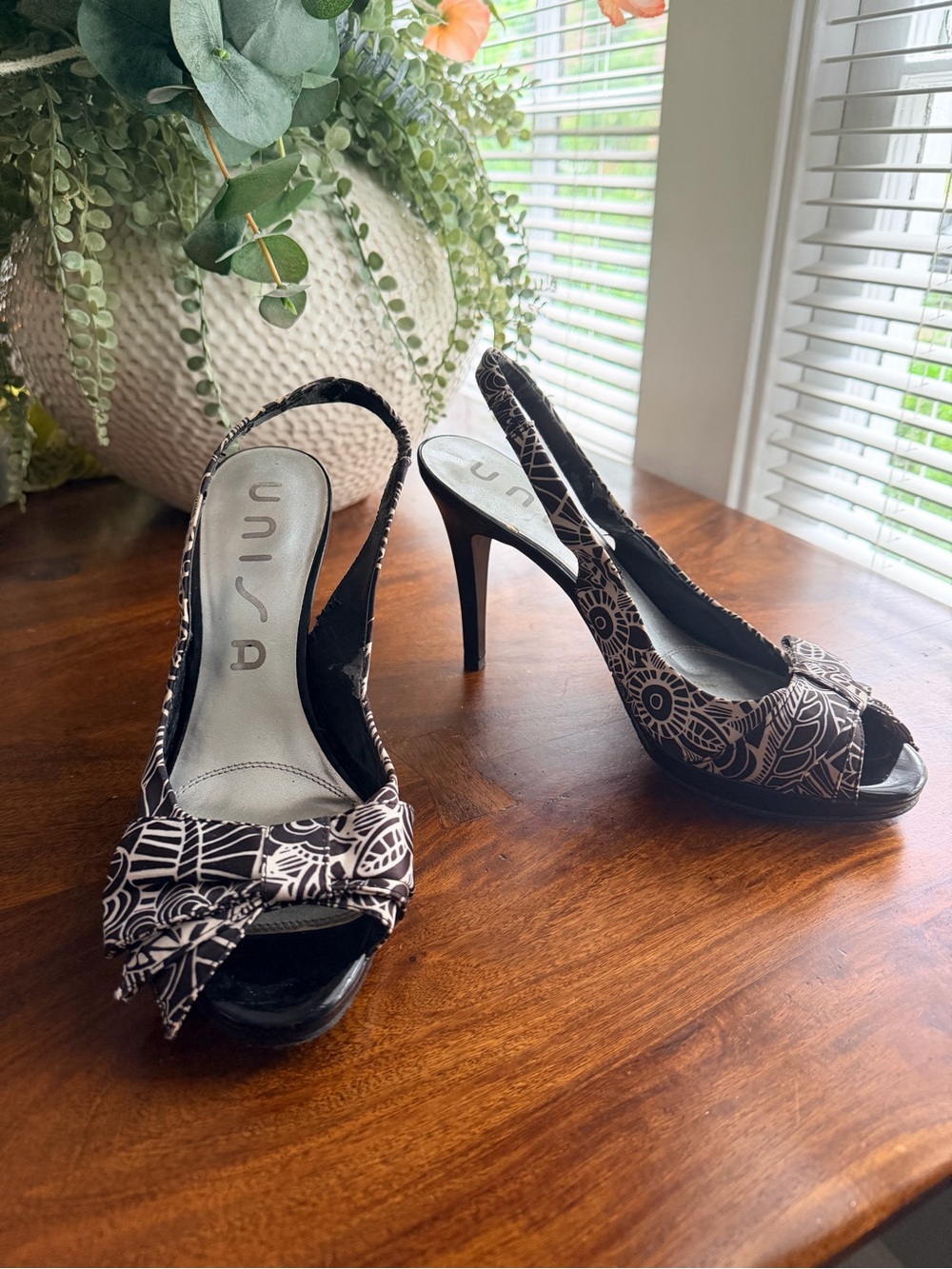 Vintage Y2K Unisa Graphic Print Bow Peep Toe Platform Slingback Heels - Size 10